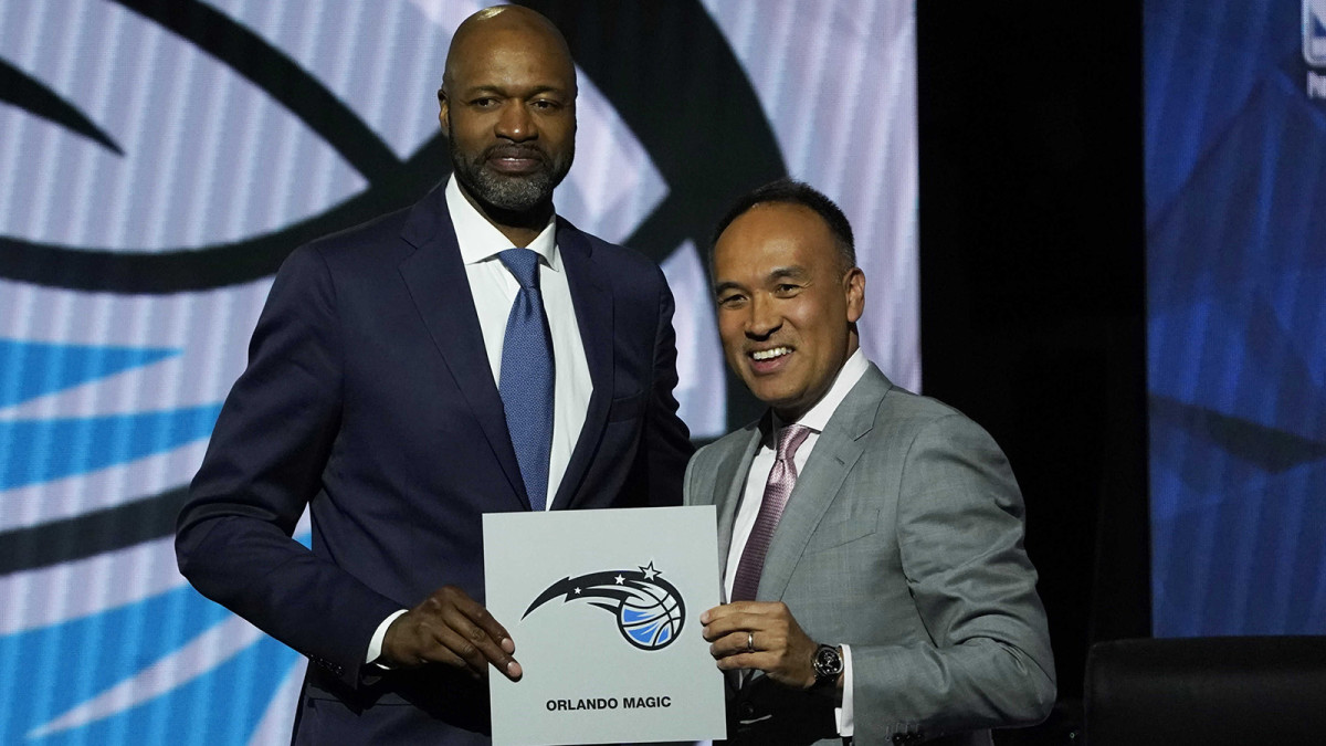 Orlando Magic head coach Jamahl Mosley and NBA deputy commissioner Mark Tatum pose after Orlando Magic won the first pick during the 2022 NBA Draft Lottery.